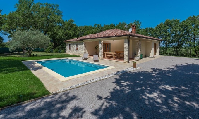 Babici Ski Chalet | Villa Mirabella - Two Bedroom Chalet, Sleeps 6