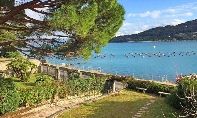 Portovenere Villa | Villa Miranda 5Bd Waterfront WiFi BBQ 10 mt from the Shore, Ferry to 5 Terre