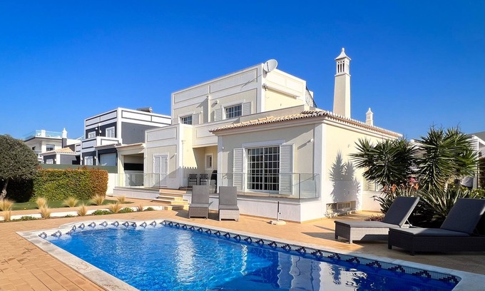 Mato Serrao House | Villa Mirante with sea view and heated pool
