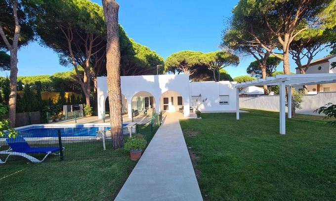Cabo Roche Ski Chalet | Villa mit Privatem Pool in Roche, Conil de la Frontera, Spanien für 8 Personen