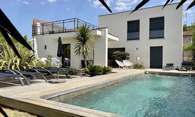 Six-Fours-les-Plages Villa | Villa Moderne - 6P - heated pool from May to Sept - near the port of Le Brusc