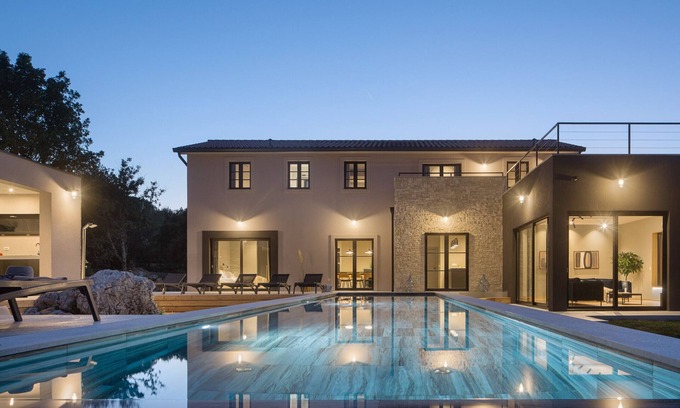 Boljevici Villa | Villa Mons Caldera for 10 people with 40 m2 infinity heated pool & kids playground