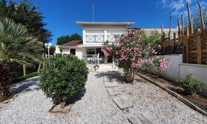 Taussat Villa | Villa Monzie basin