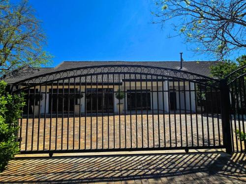 Potchefstroom House | Villa-né Guesthouse