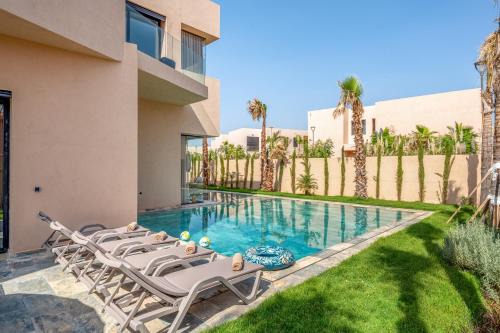 Tassoultante Villa | Villa Nadia, Heated Pool, 15min from City Center, 4 Suites, Private Cook and Airport Pickup