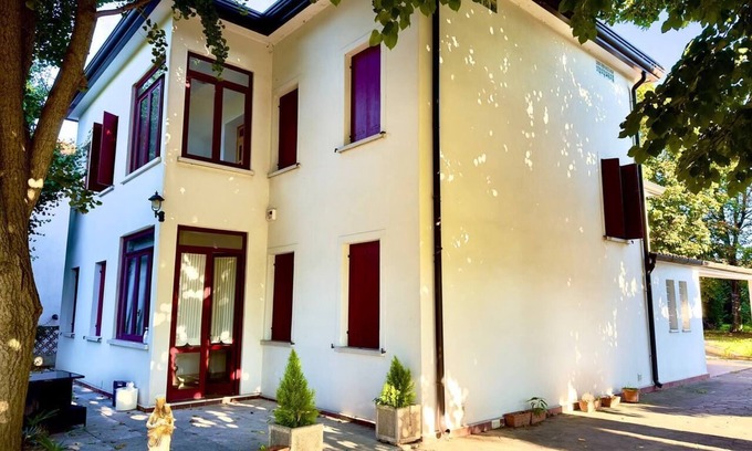 Spinea Villa | VILLA NAKHIL