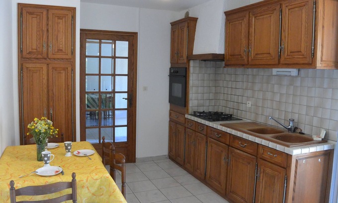 Saint-Didier House | Villa Naladijo, 6 People, heated swimming pool, games, 650m city center
