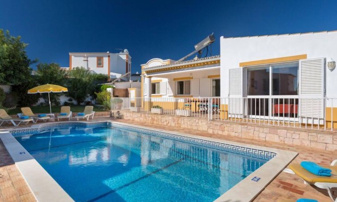 Guia House | Villa Natura by Interhome
