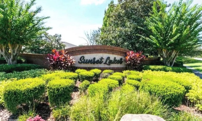 Sunset Lakes House | Villa near Disney Jacuzzi Pool 4bed-3baths