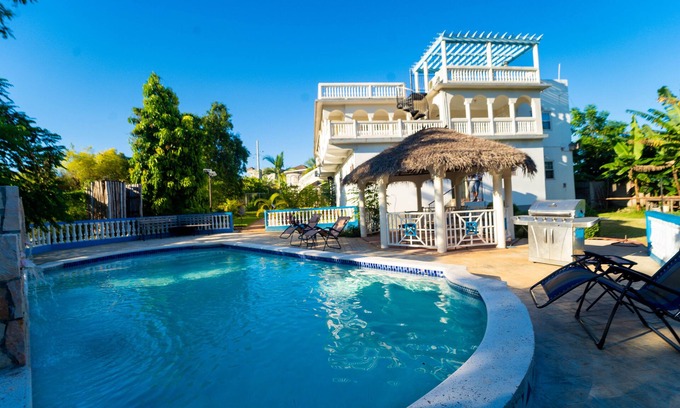Falmouth House | VILLA near Montego Bayn8BedRm/8 BathRm 10 bedsn$750 nightly for entire house.