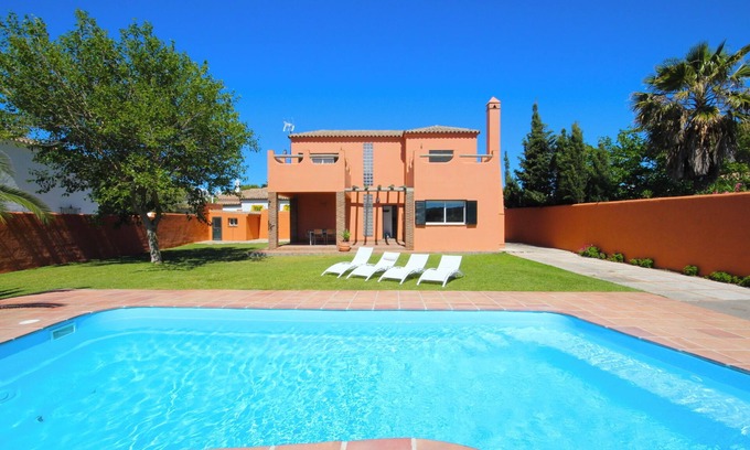 Los Canos de Meca Ski Chalet | VILLA NEXT TO THE BEACH (5MINUTES) WITH PRIVATE POOL