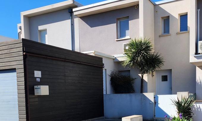 Agde Cabin | Villa NINON, Quiet neighborhood house 8 minutes from the sea