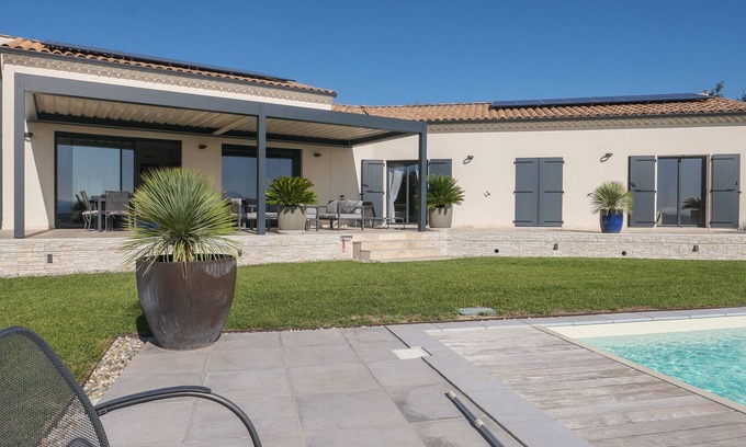 Saint-Restitut Villa | Villa Noélisa, heated swimming pool, view of the Ventoux