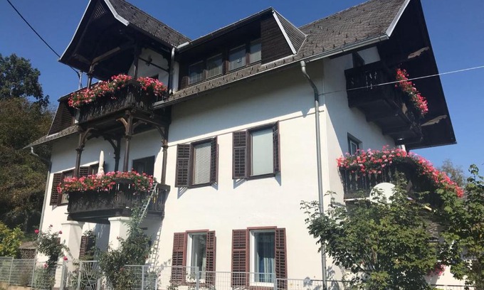 Krumpendorf am Woerther See Apartment | Villa Nusswald