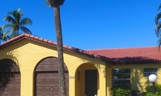 Central Naples Villa | Villa on 7th Hole of Quail Run Golf Course