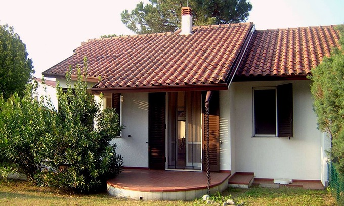 Lido delle Nazioni House | Villa on the ground floor with large private garden in a green and quiet area