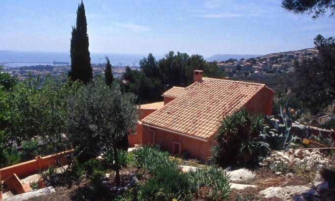 Verduron House | Villa overlooking the harbor facing the Islands