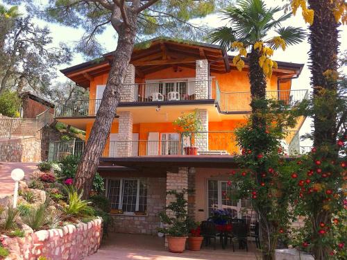 Gardone Riviera Apartment | Villa Panorama Residence
