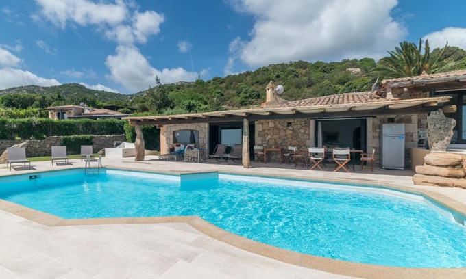 Pantogia Villa | Villa Paradiso by Interhome