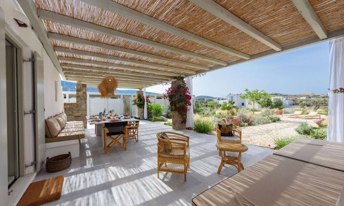 Nea Cryssi Akti House | Villa Paralia - Beach Acccess
