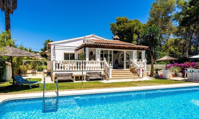 Panorama Villa | Villa Parini with mountain views, pool, garden & Wi-Fi
