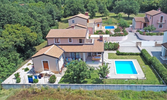 Mofardini Villa | Villa Paris III with Private Pool