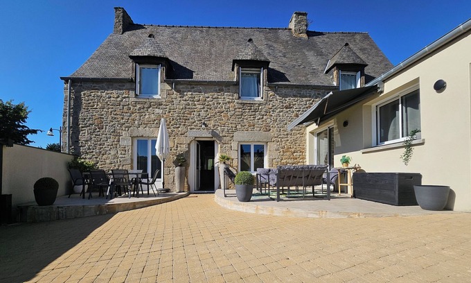 Dinan House | Villa Parker, center of DINAN