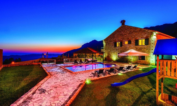 Dubravka Villa | Villa Pave - Six-Bedroom Villa with Terrace and Swimming Pool