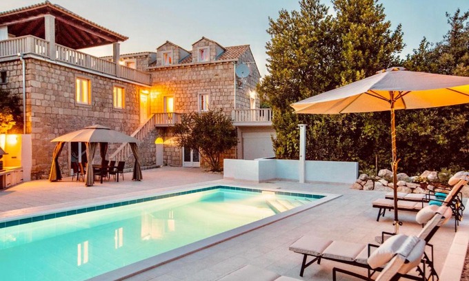Komaji Villa | Villa Pendo 1450- Full private luxury property
