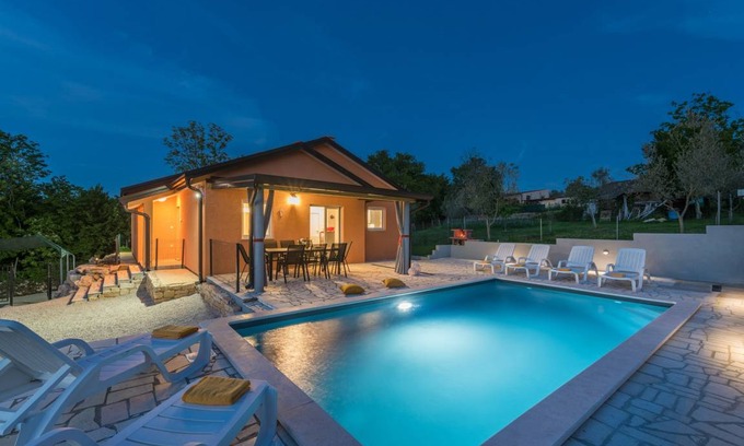 Radini House | Villa Pendolina with Private Pool, Garden and BBQ
