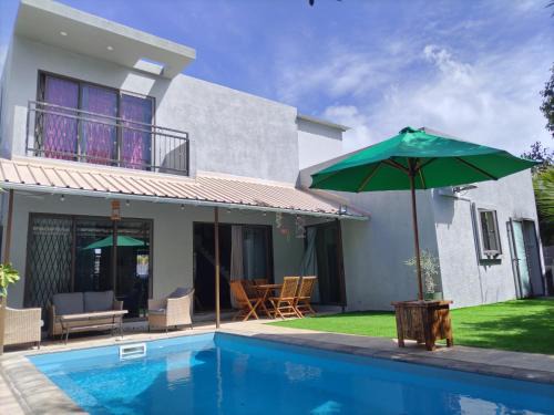 Bain Boeuf Villa | Villa Pierre Precieuse Private pool and garden