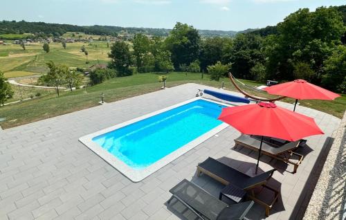 Veliko Trgovisce Villa | Villa Pine Log by Villas Guide