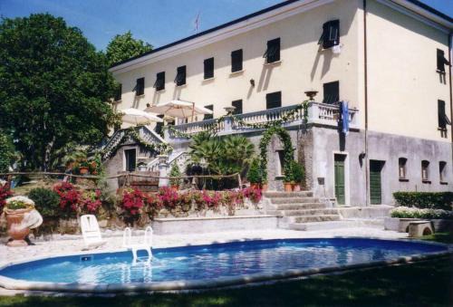 Sarzana Apartment | Villa Pini