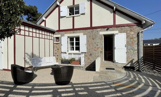 Jullouville House | Villa proche Plage et Centre, Jardin Clos, Wifi, Chien possible - FR-1-361-431