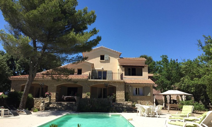 Crillon-le-Brave Villa | Villa provençale, with swimming pool, Mont Ventoux, 3 bedrooms, sleeps 6