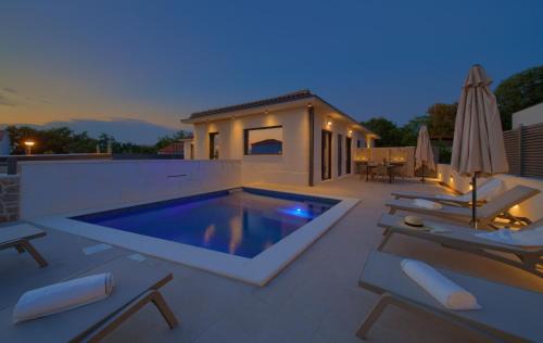 Municipality of Omisalj House | Villa QUARNARO with heated pool