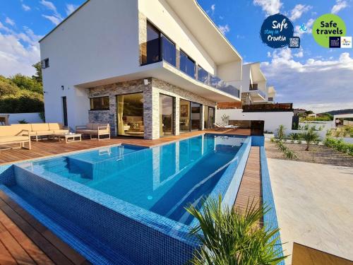 Razanj Villa | Villa Ramarin 1 with heated pool, jacuzzi and sauna by the sea in Rogoznica
