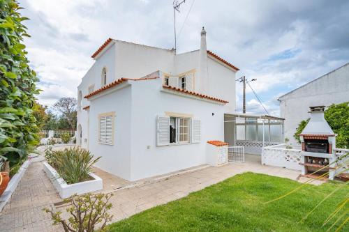 Porches Villa | Villa Raposo