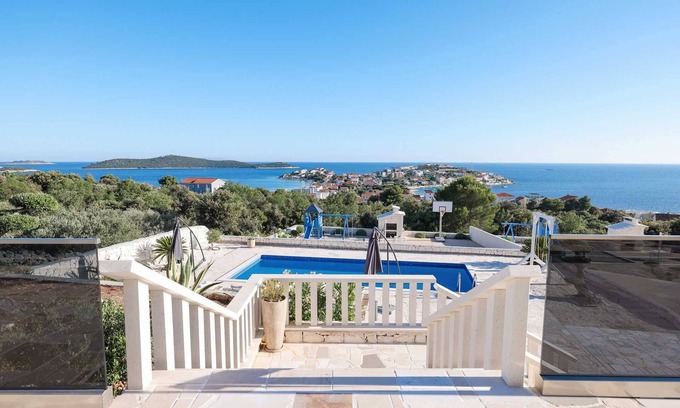 Marina Villa | Villa Regina Azzurra with Pool