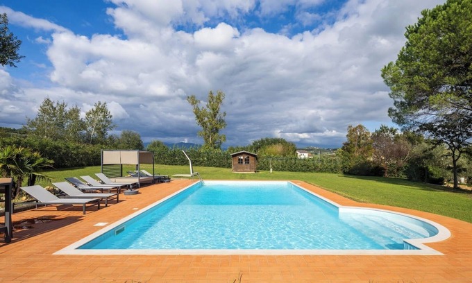 Porcari Villa | Villa Regina Elena Vittoria in Porcari , Toscana