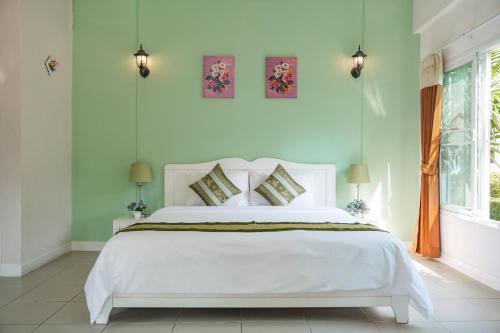 Khanong Phra Resort | Villa Reina Resort