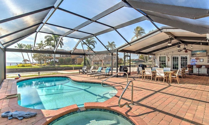 Lochmoor Waterway Estates Villa | Villa River Dream - 4 bed/3bath right on the river in Cape Coral!