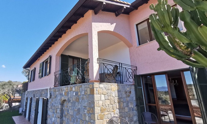 Bordighera Villa | "Villa Riviera" Between sea view + mountain view with pool + BBQ terrace near the coast!