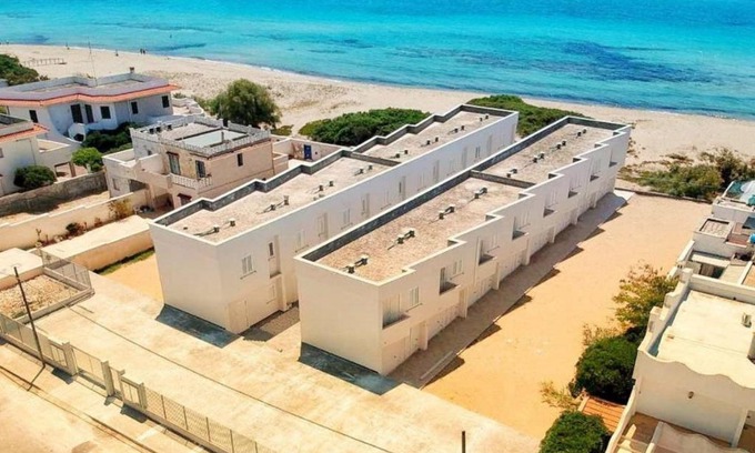San Pietro in Bevagna Apartment | Villa Roberta Spiaggiabianca Deluxe - A 20 metri dal mare