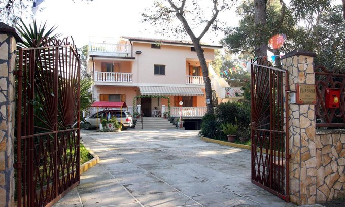 Massafra Apartment | Villa Robinia