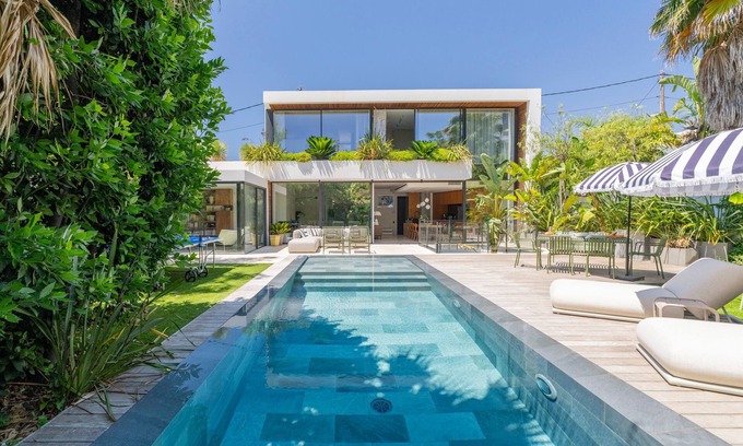 Roucas-Blanc Villa | Villa Roche Blanche - Jardin tropical avec piscine