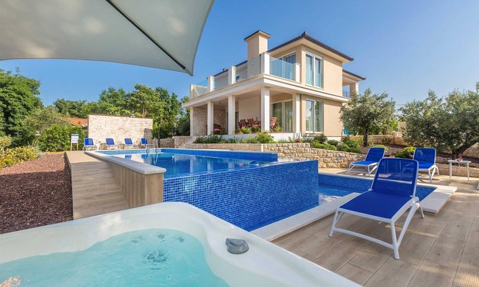 Milovcici Villa | Villa Roko with pool and jacuzzi
