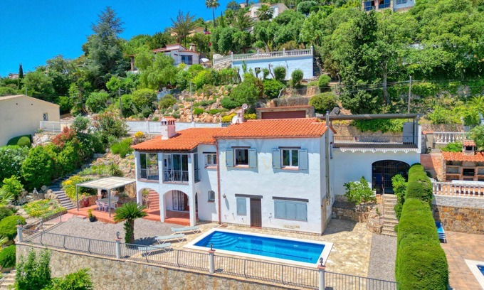 Calonge Ski Chalet | Villa Romantica - An unparalleled setting with the sea as the protagonist.