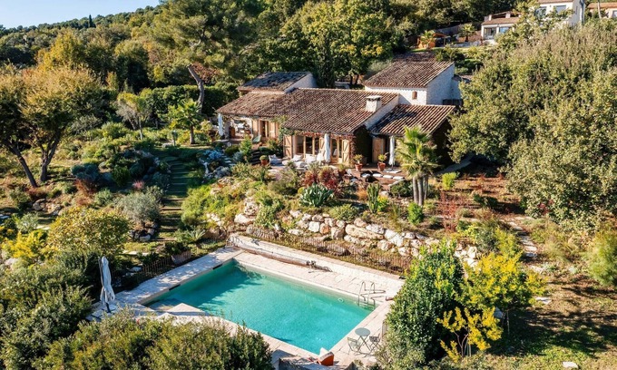 Tourrettes-sur-Loup Villa | Villa Rosebud – Sea View & Secret Garden