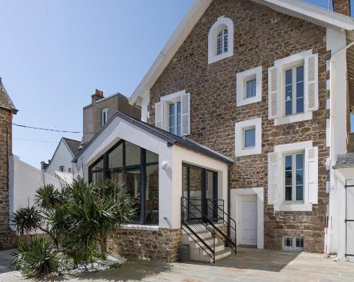 Parame House | Villa Sainte Geneviève